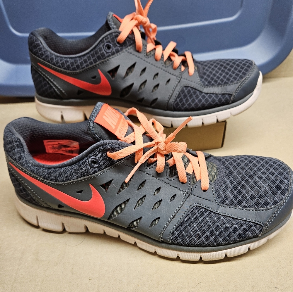 Women's Nike Flex Run Gray and Orange Athletic Shoes Size 10 Excellent Cond.